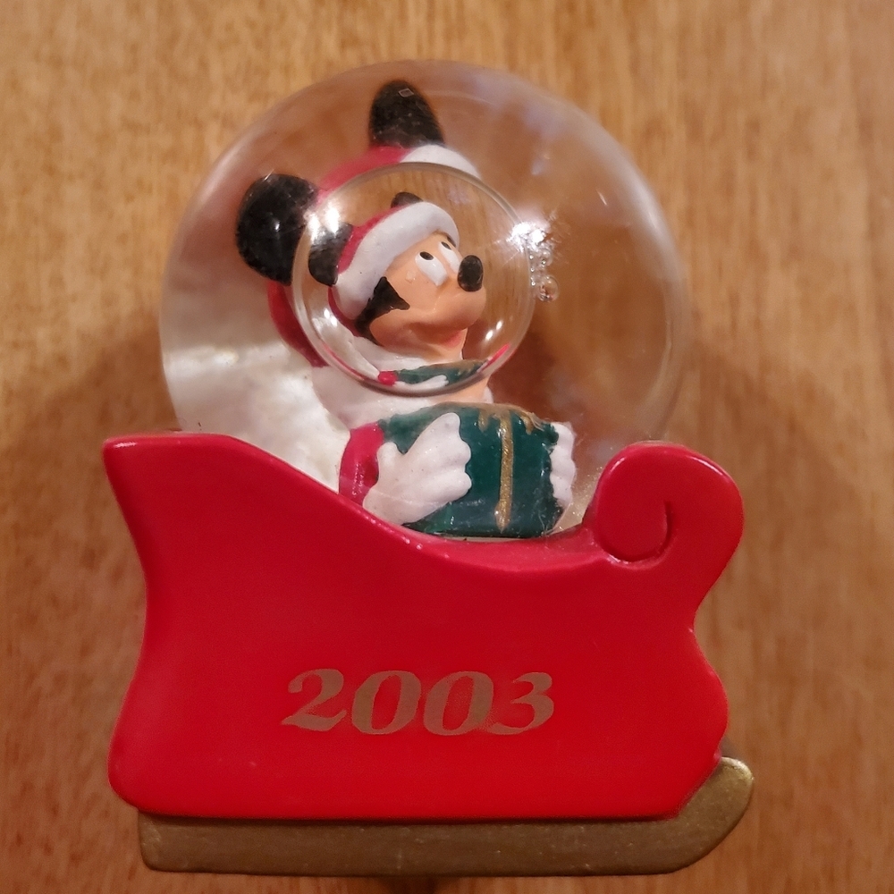 2003 DISNEY SANTA MICKEY MOUSE IN SLEIGH JCPENNEY MINI GLASS SNOW GLOBE HOLIDAY - Picture 2 of 8